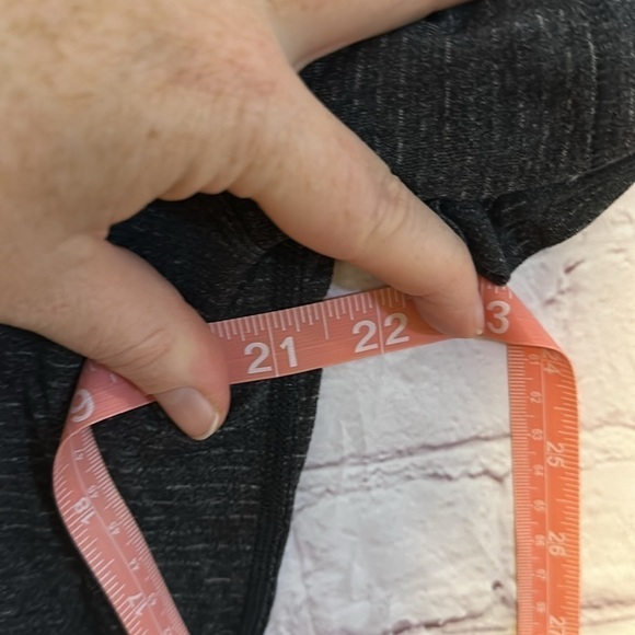 Lululemon Men's t-shirt size Medium Bin F - Picture 4 of 6